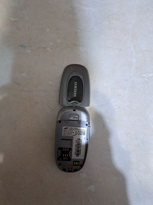 Стар телефон Самсунг