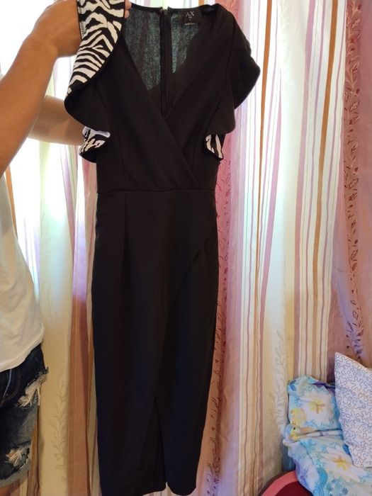 Rochie lungă, culoare neagră nou nouță. Nu ofer livrare, doar prin poștă