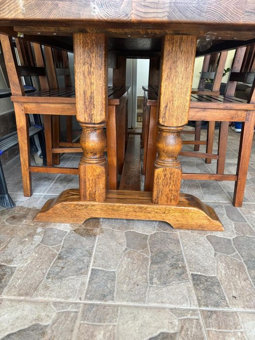 Продава се дъбова маса