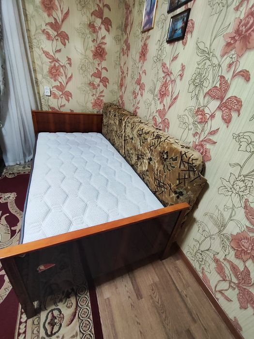 Кровать с новым матрасом