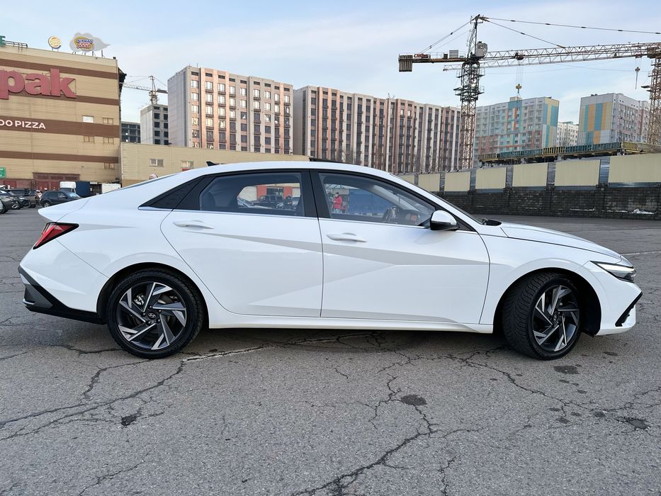 Hyundai Elantra 2024