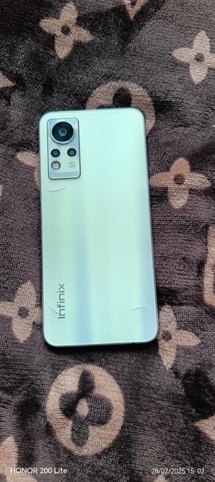 Продам в хорошем состоянии смартфон Infinix note 11