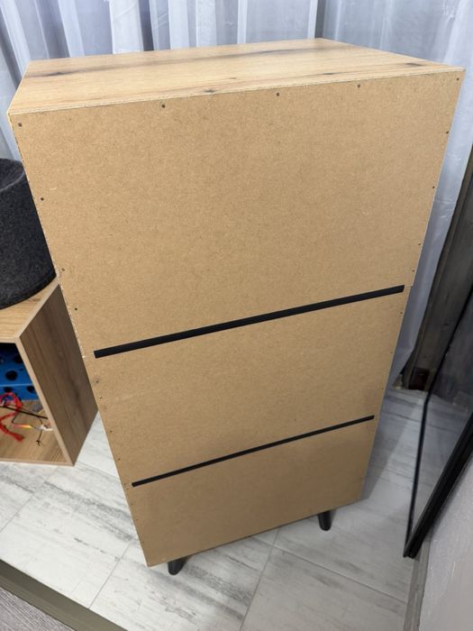 Скрин с четири шкафчета