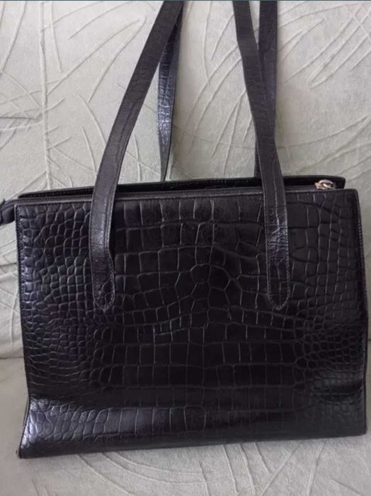 Естествена кожа-стилна и практична дамска чанта