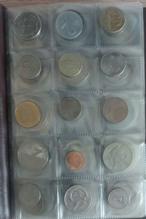 Монеты разных номиналов и годов