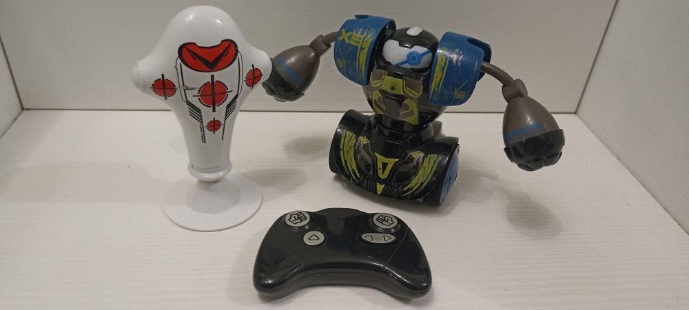 Боен робот silverlit с боксова круша и радио контрол