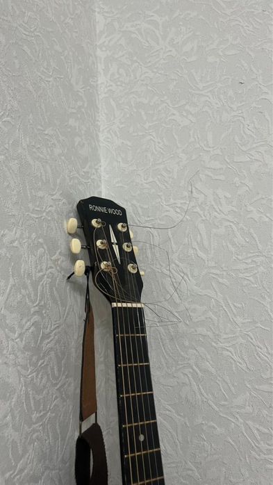 Гитара, Ronnie vood