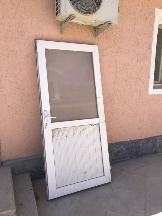 Пластиковый дверь