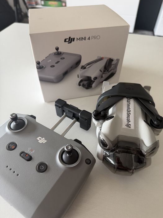 Dronă dji mini 4 pro