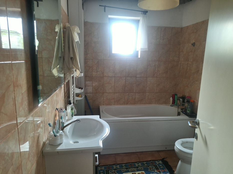 Inchiriez apartament 3 camere