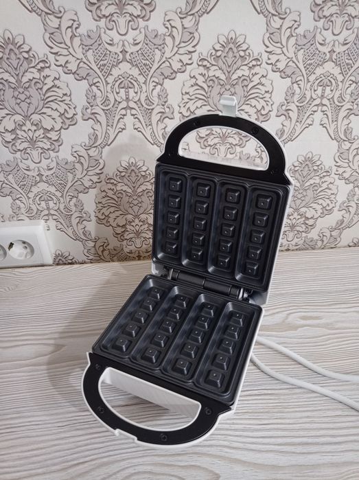 Вафельница Kitfort KT-1641