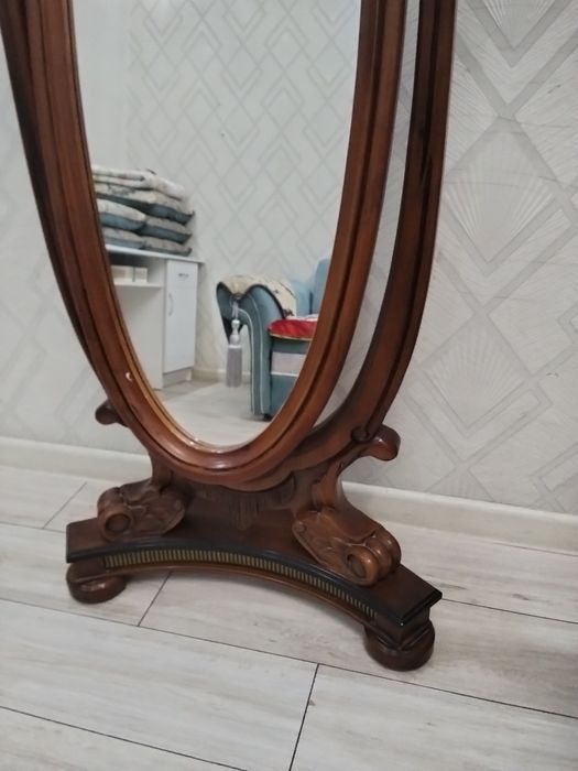 Продается антикварное зеркало