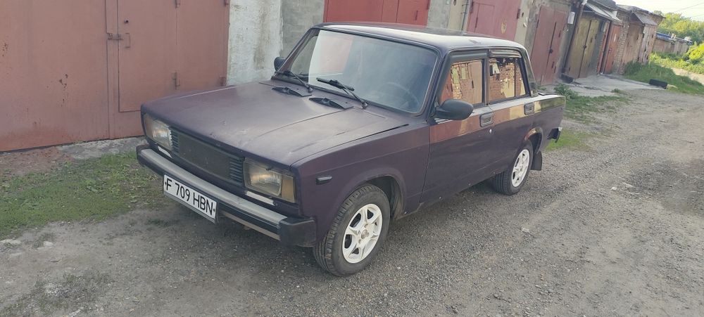 Продам ваз-2105,