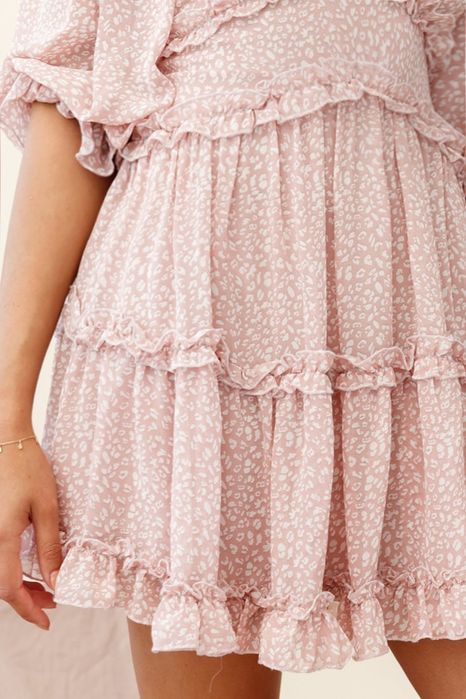 Нежна Розова Рокля с Балон Ръкави и Деколте на Гърба – Като Нова!