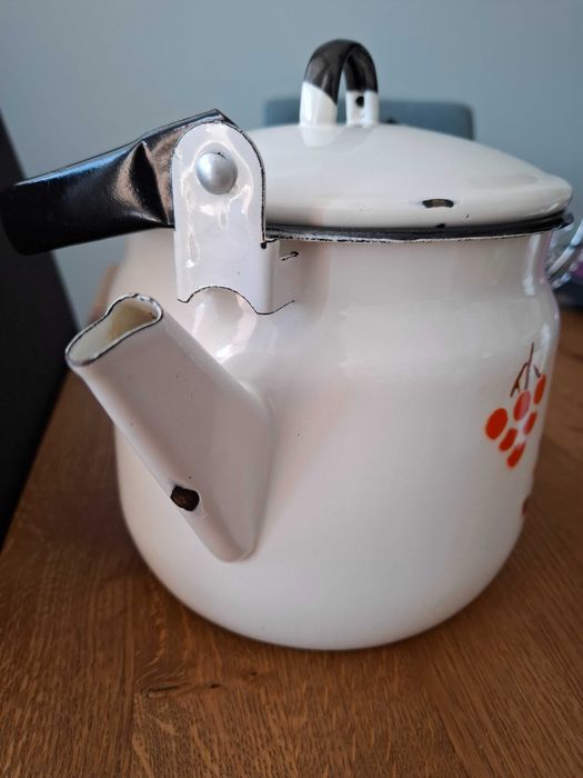 Подарява се ретро чайник емайл 3 L - ЗАПАЗЕН