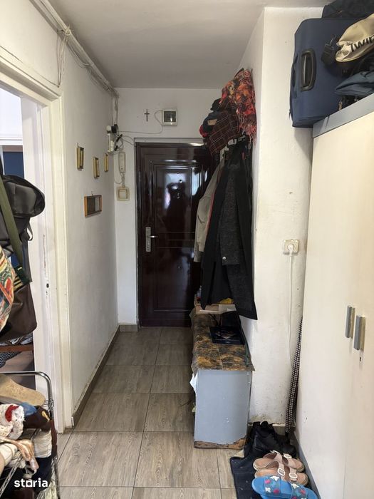 Apartament cu 3 camere, centrala pe gaz, etaj 1