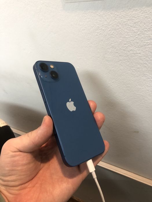 iPhone 13 albastru impecabil de piese