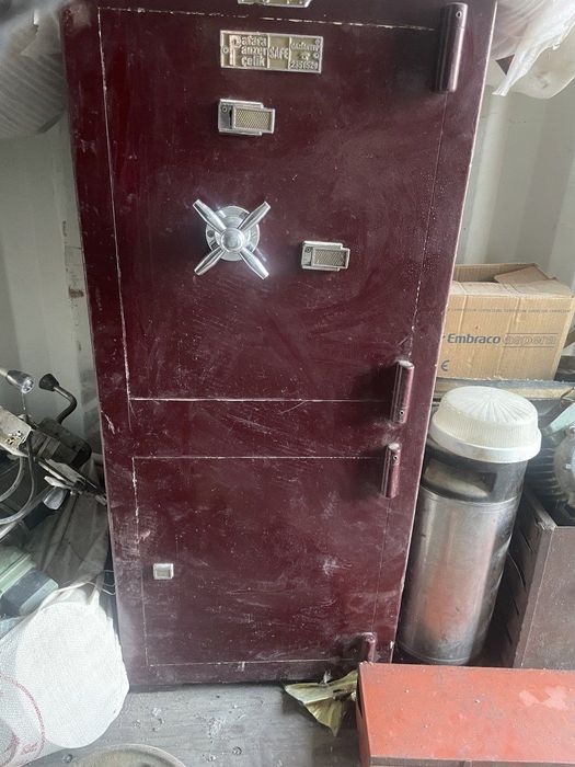 Turetskiy seyf sotiladi