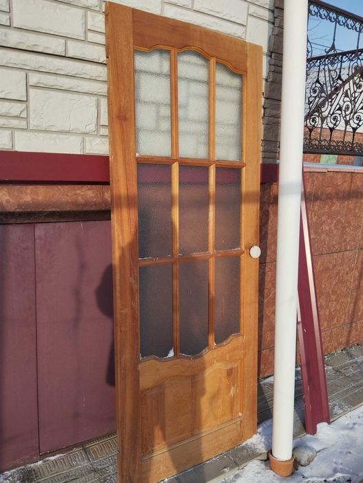 Дверь  деревянная с коробкой