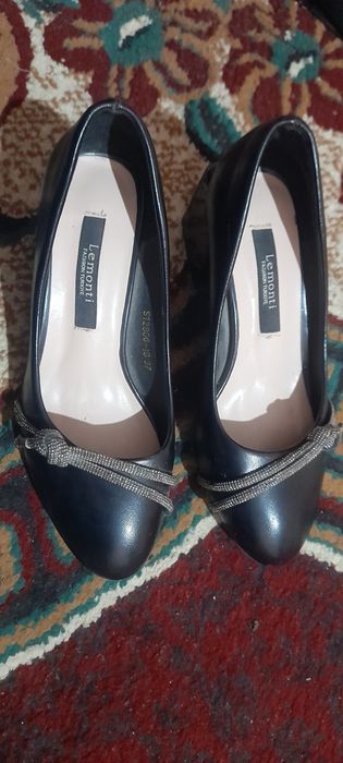 Tufli yangi judayam chiroyli