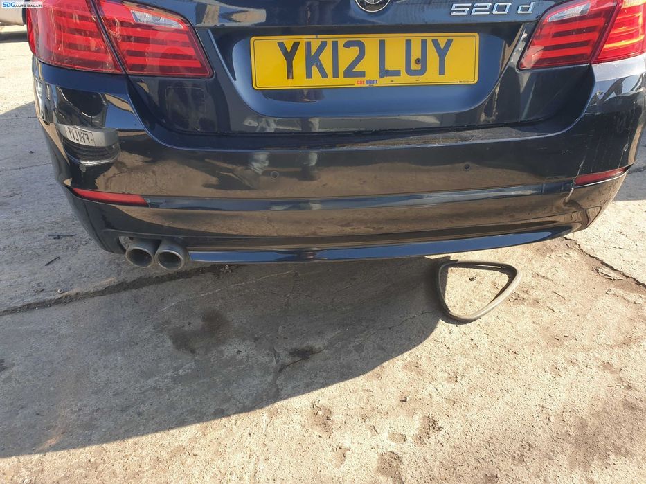 Bara Spoiler Spate cu Locas Senzori Parcare cu Imperfectiuni BMW Seria 5 F10 NFL Non Facelift Sedan Berlina 2009 - 2014 Culoare 475 Black Sapphire Metallic [K3881]