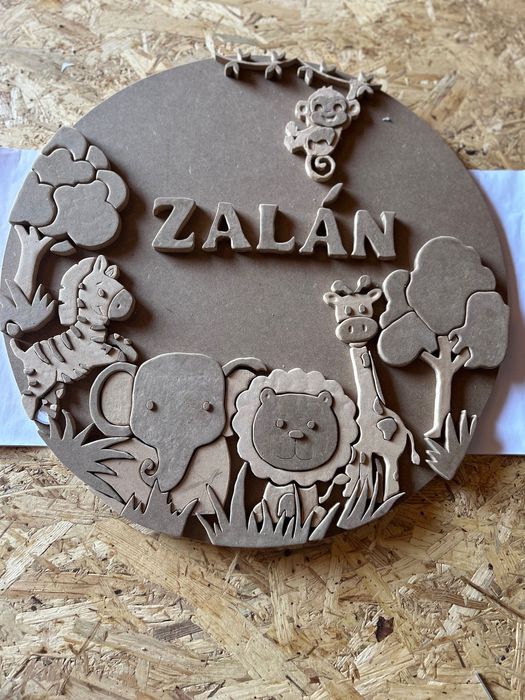 Placă personalizată din MDF pentru camera copilului