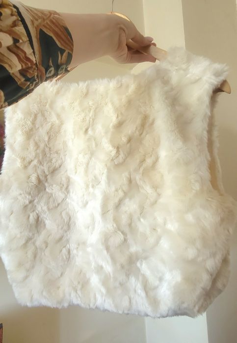 Vesta scurta pufoasa / bolero din blana