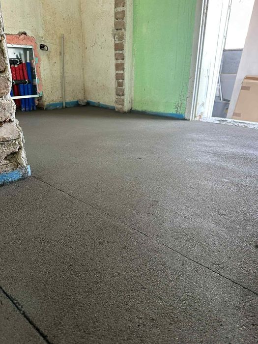 Машинни полагане на подови замазки