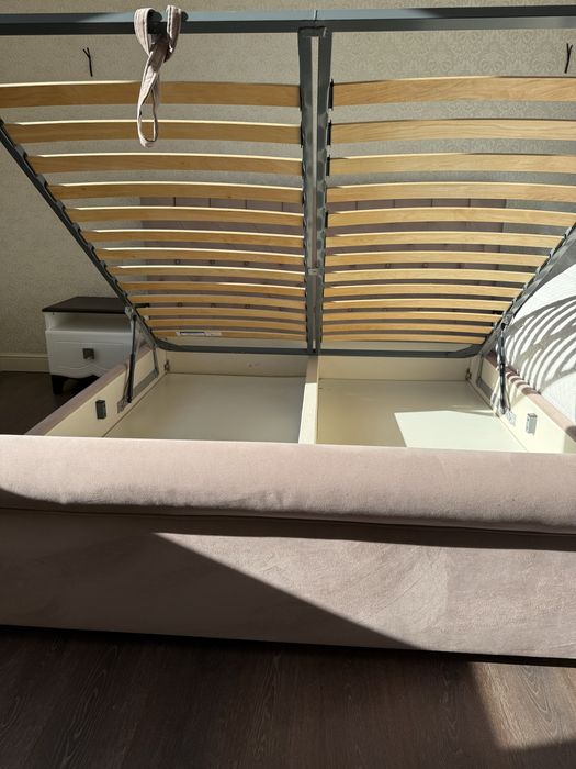 Кровать двуспальная