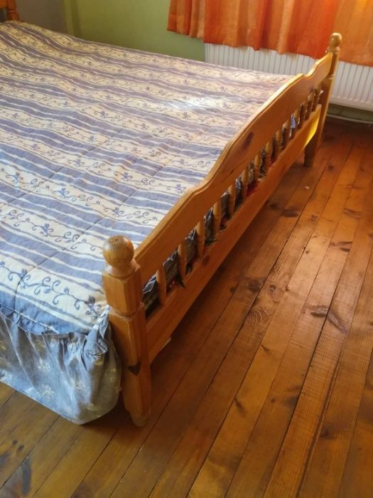 Спалня от масивно дърво