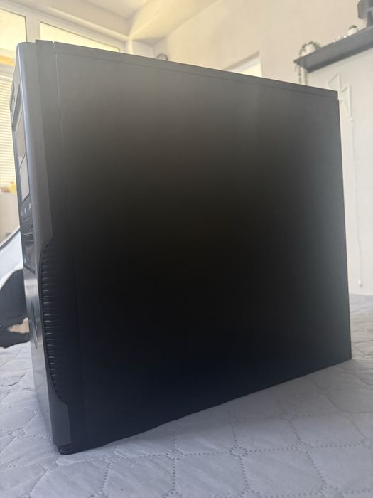 Продавам кутия за компютър