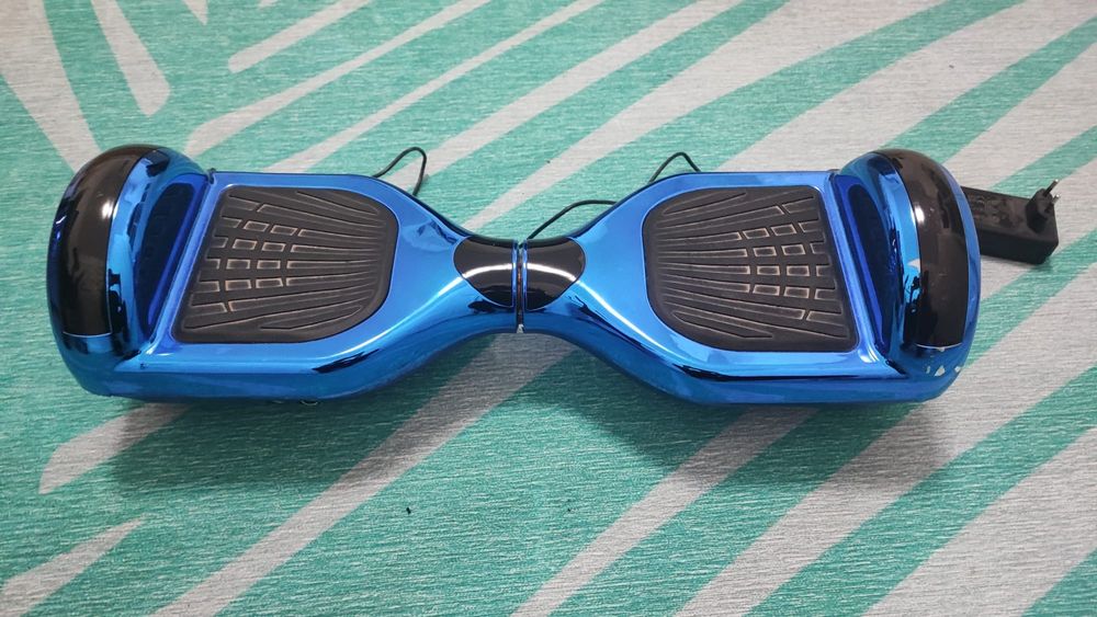 Vand hoverboard cu Bluetooth si led cu incarcator inclus