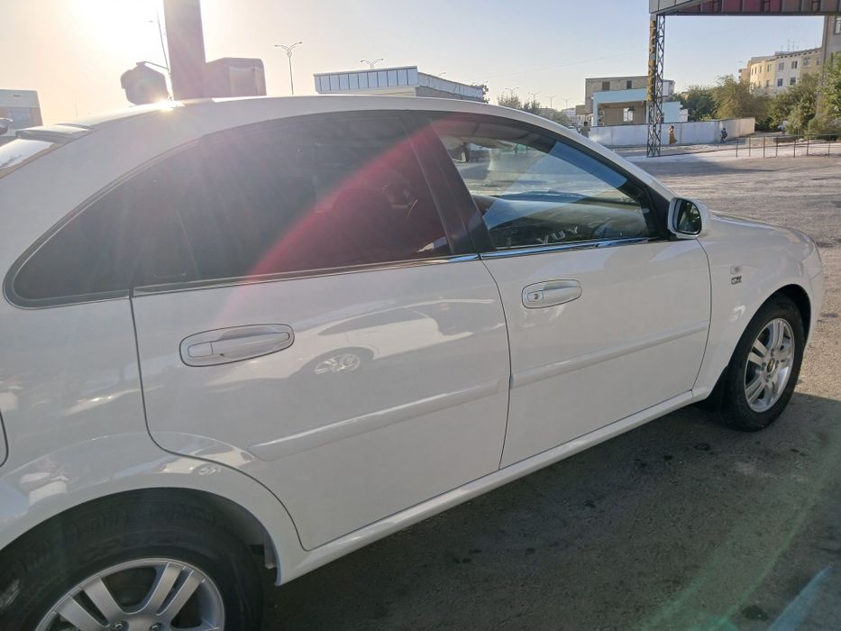 Ласетти 1.8 2012 йил сотилади