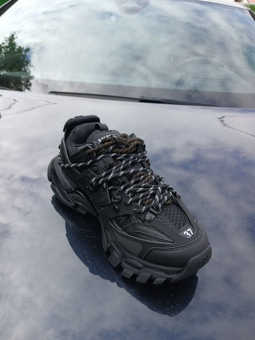 Balenciaga track