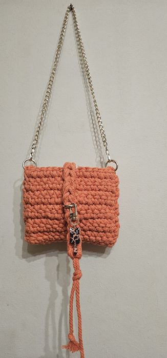 Дамски раници и чанти плетени на една кука