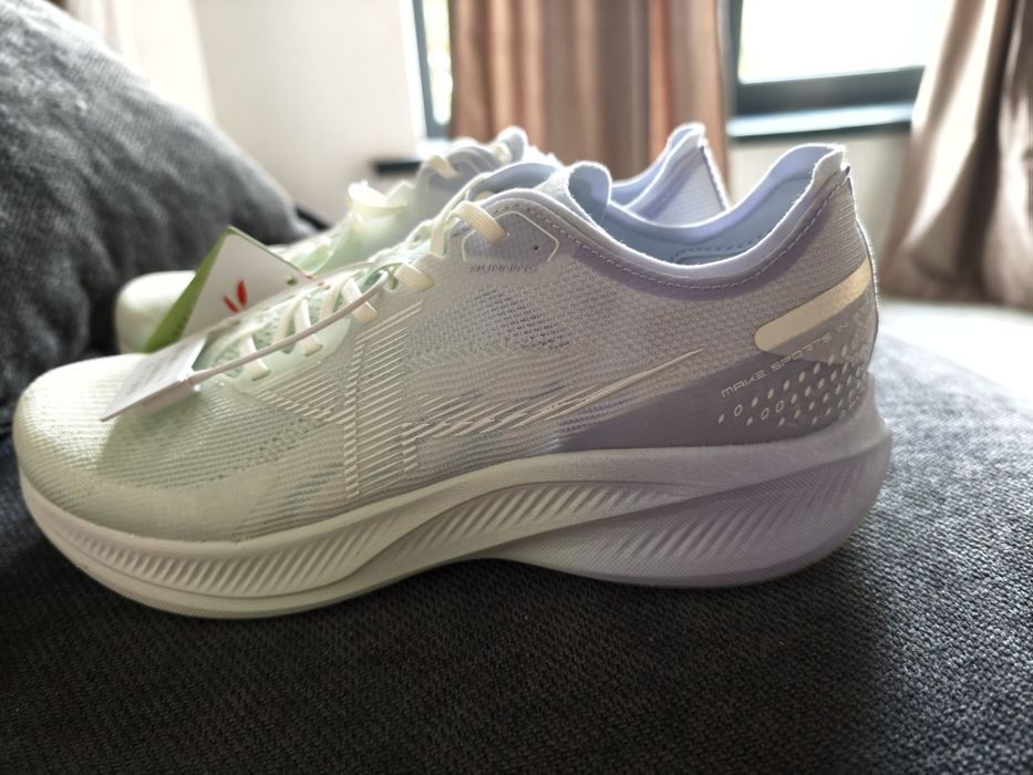 Новые кроссовки Xtep 36-37 р