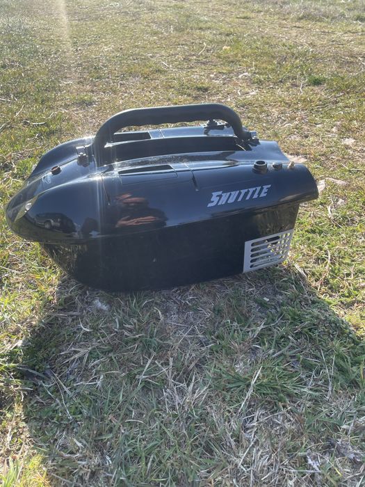 Лодка за захранка и теглене на въдици