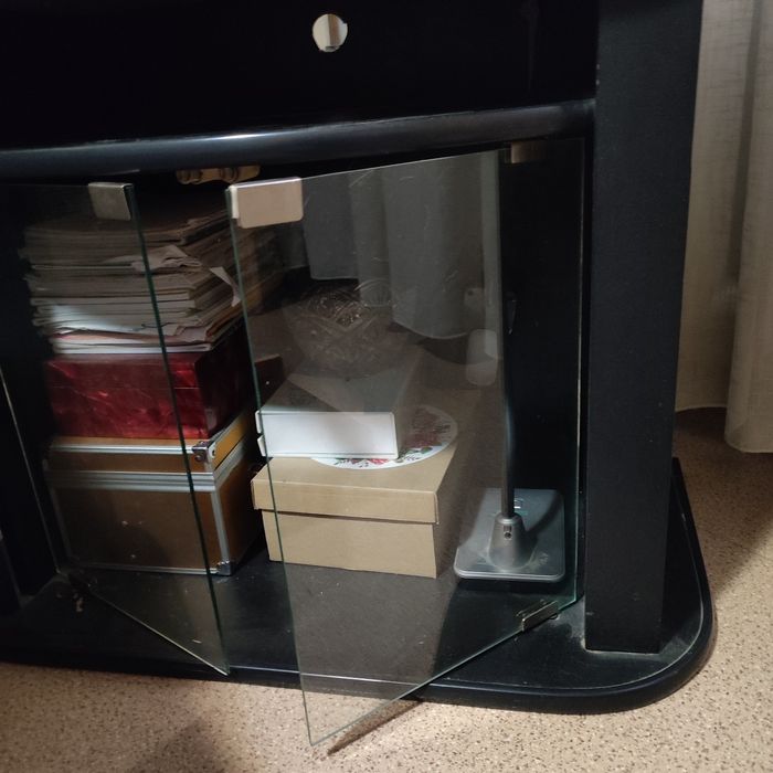 Продам тумбу под телевизор и не только