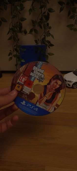 Vând PlayStation 4 Pro 1Tb două controlere