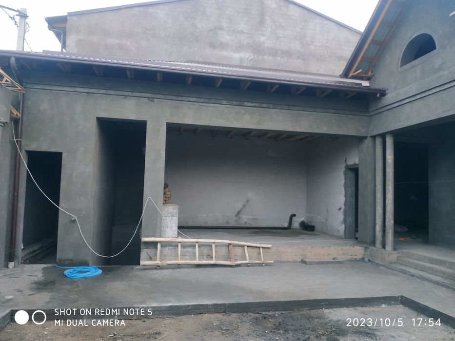 Уй сотилади 5 сотих, 5 хона, 1 кухня, подвал ,3 санузел