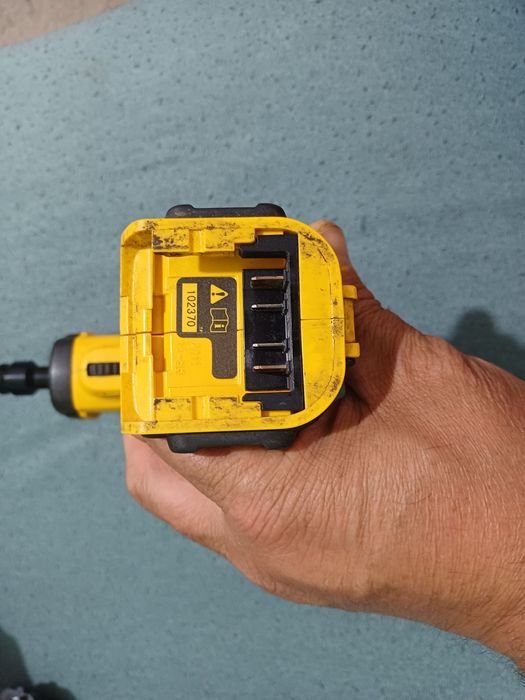 Corp endoscop DEWALT  DCT410 in stare buna, functional
Se vinde ce se vede in poze