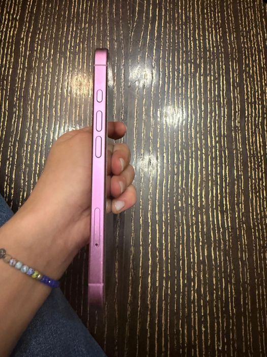 Iphone 16 ,roz, 256 gb, baterie 93%, functionează perfect, decodat