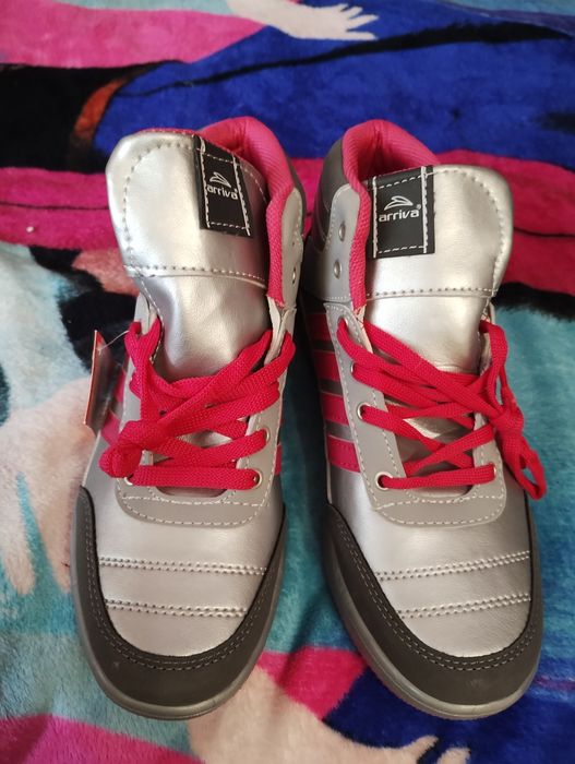 Дамски нови маратонки с етикет