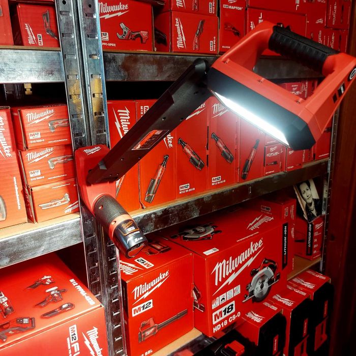 Акумулаторна работна лампа Milwaukee M12 UCL-0