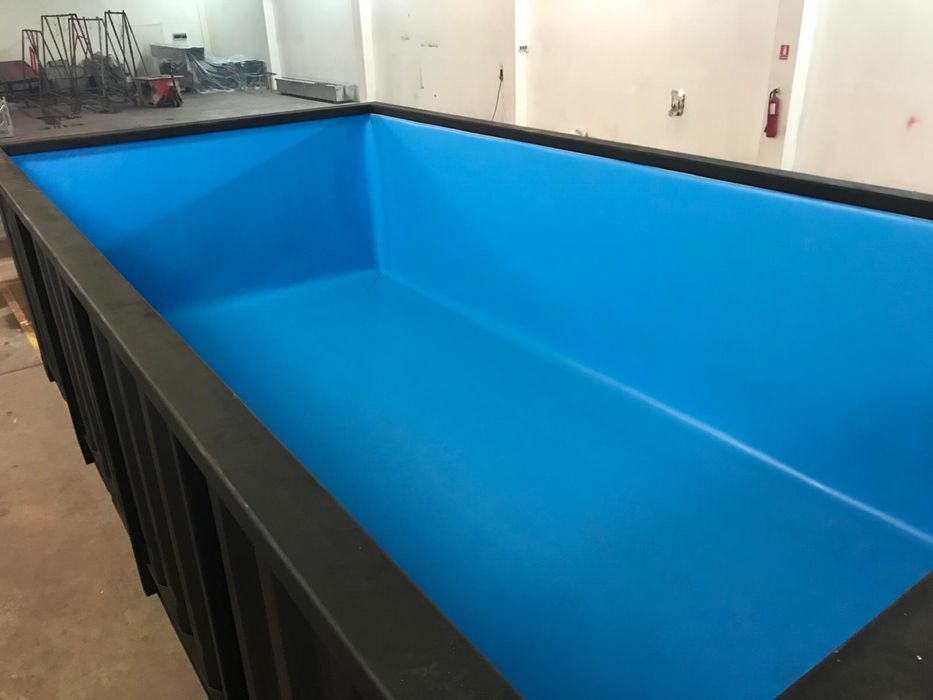 Piscina modulara din container maritim