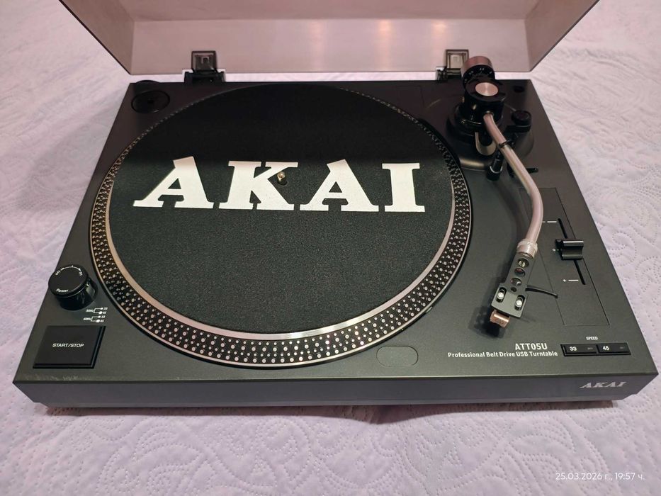 Продавам грамофон AKAI ATT05U с USB