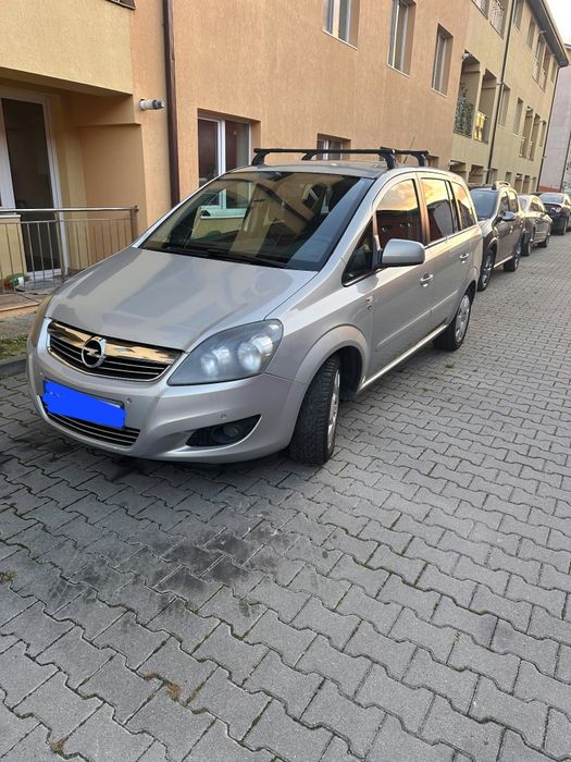 Vând Opel Zafira 1.7