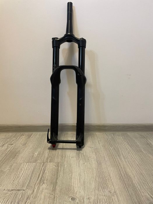 Vând furca RockShox yari
