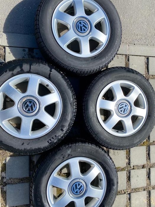 Cauciucuri Pirelli cu jante de aliaj 195/65/R15