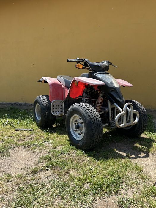 Atv Suzuki de 300 cc de vânzare este defect preț este  negociabil